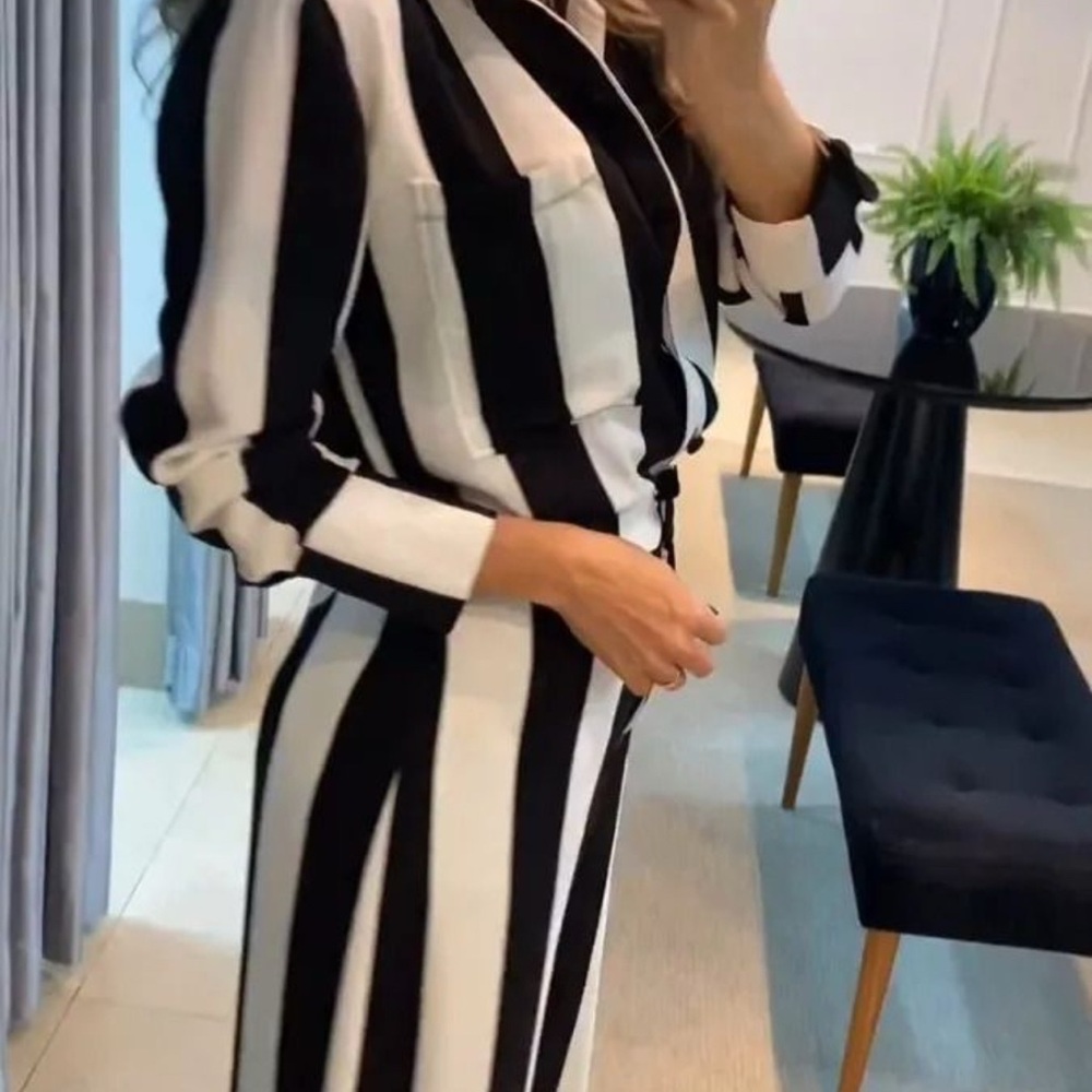 Black and White Striped Set - Picture 2 of 4